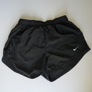 Women’s Nike Tempo Shorts Black/Black - Size Medium